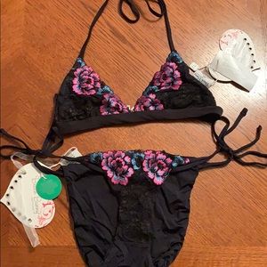 Black floral beach bunny bikini med top lg bottom